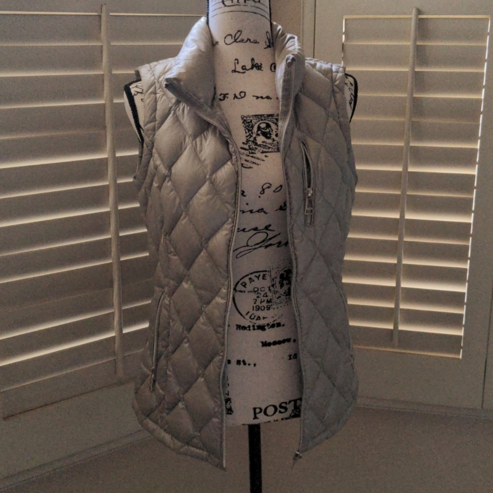 Calvin Klein Gold Down Puffer vest, size Small